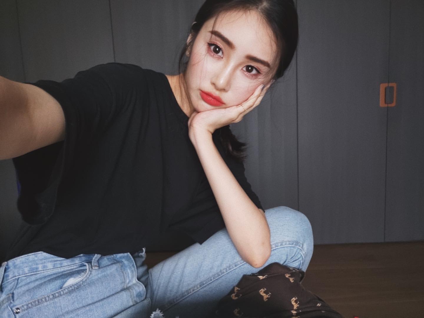 Fufu傅臨朦朧電眼散發誘人氣質讓人看了心癢癢-第1章-图片13