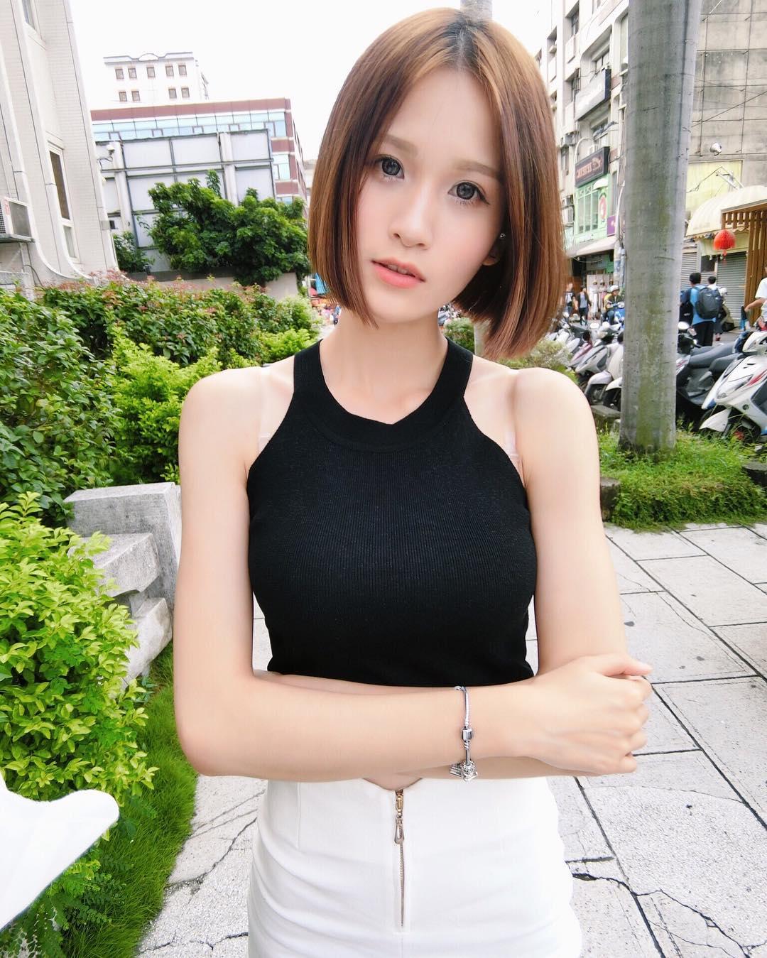 婉甄 熱褲妹起底發現是長腿水蛇腰-第1章-图片2