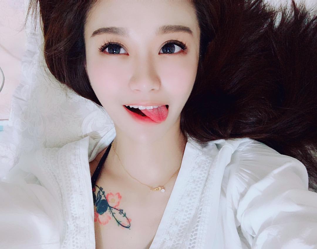氣質小野貓優娜清純電眼讓人完全不敢直視-第1章-图片2