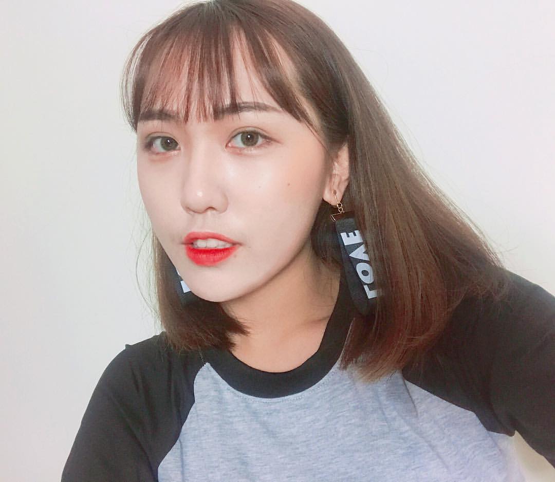 甜心小公主蕭伊白皙嫩膚身材絕對讓你把持不住-第1章-图片3