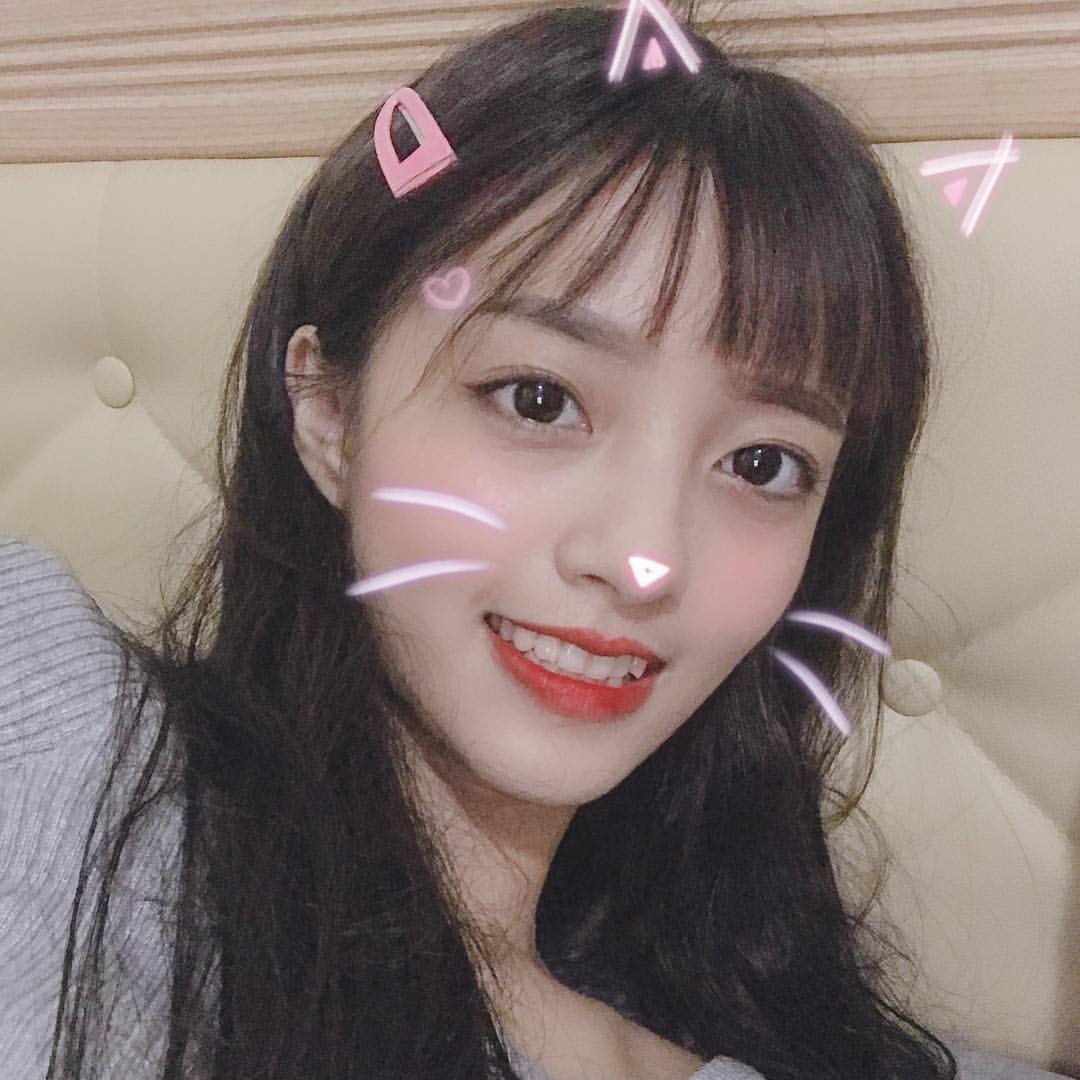 新生代正妹狂秀出超深乳溝實在引人遐想-第1章-图片4
