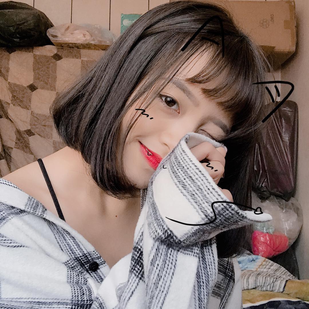 新生代正妹狂秀出超深乳溝實在引人遐想-第1章-图片5