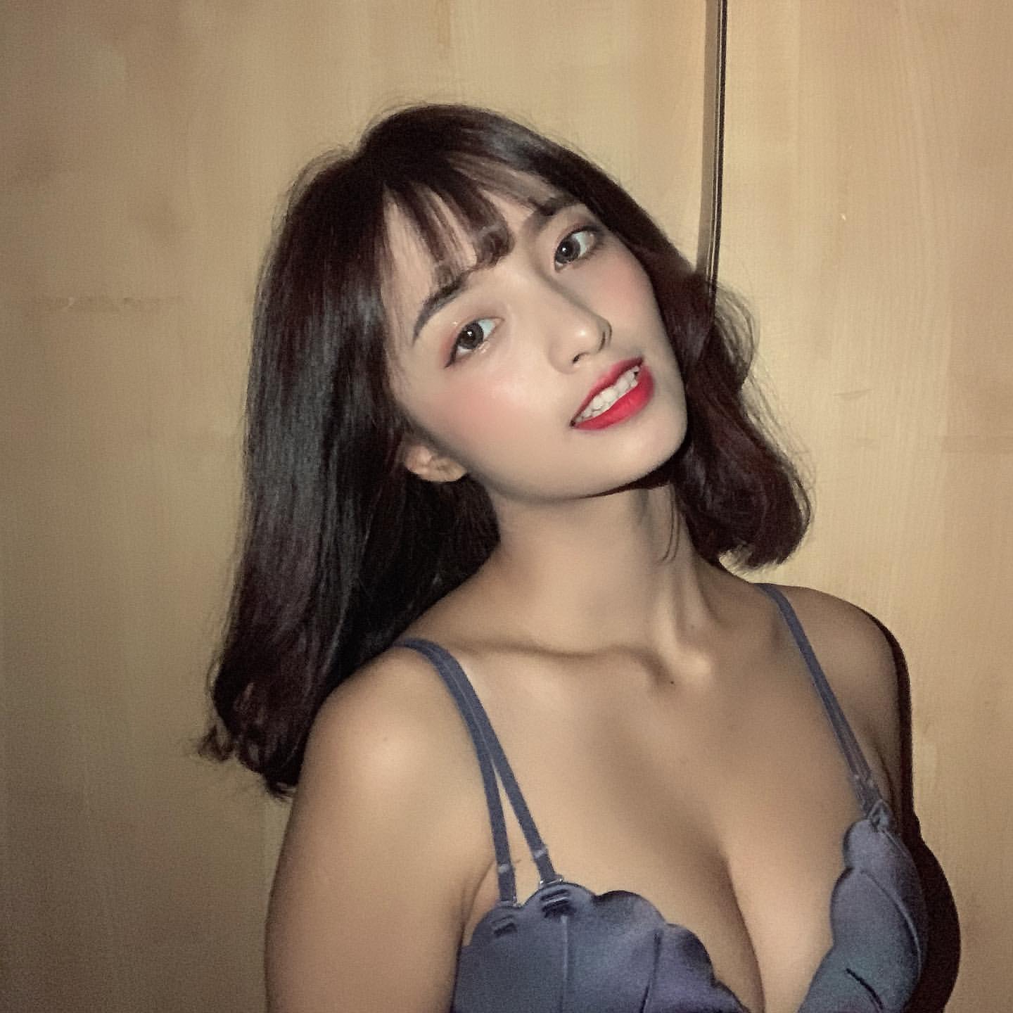 新生代正妹狂秀出超深乳溝實在引人遐想-第1章-图片14
