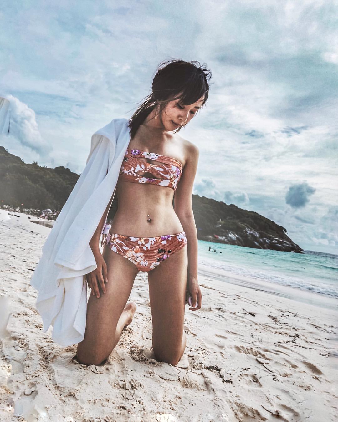 爆乳正妹機機衣服穿不好胸氣飄出乳香味-第1章-图片11