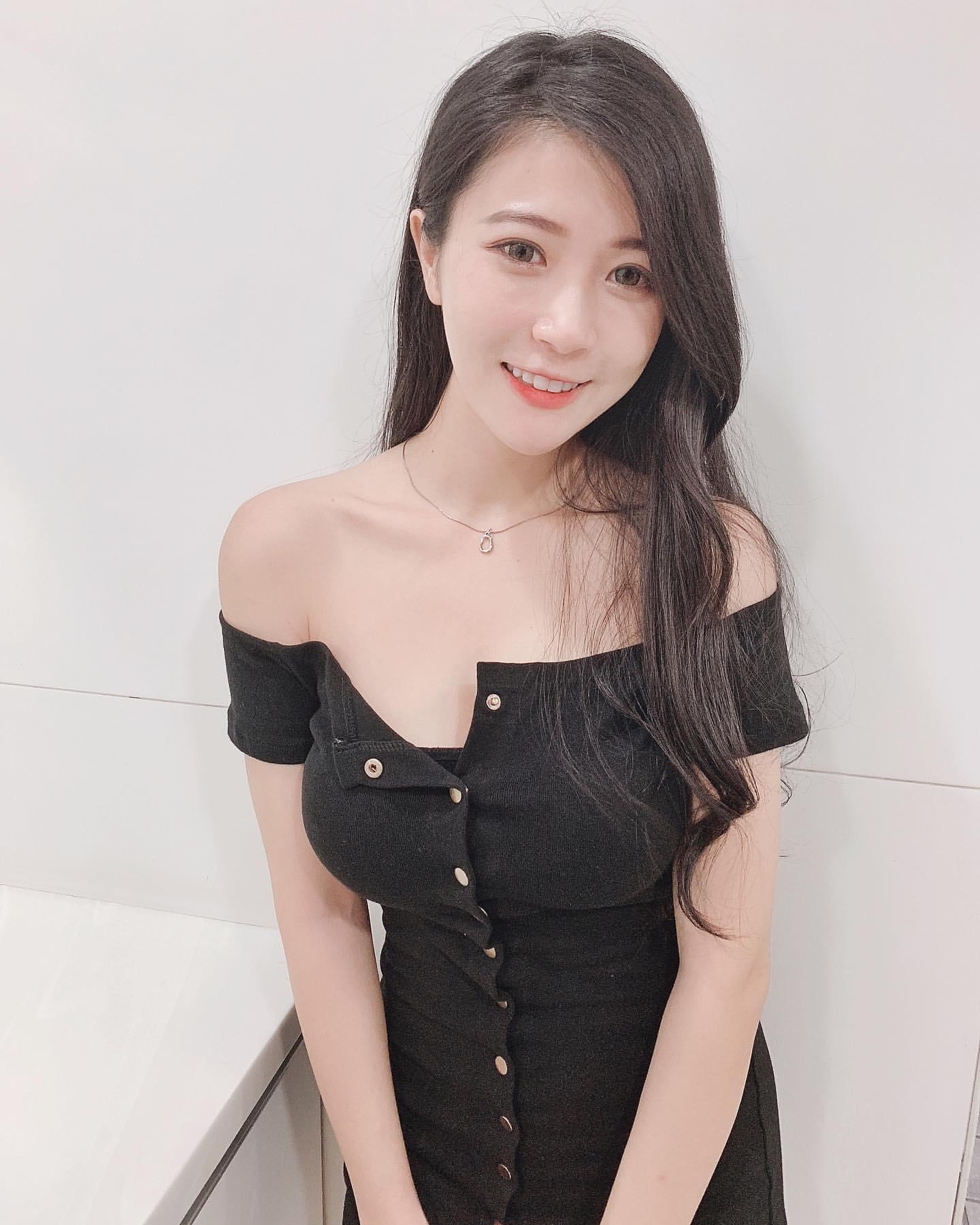 E奶女神林珈伊火辣風格挑戰你的視覺衝擊-第1章-图片3