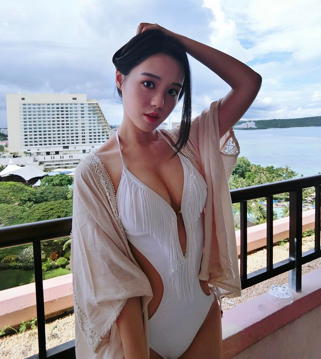 關關Debby中空透絲洋裝挑戰你的視覺衝擊-第1章-图片7