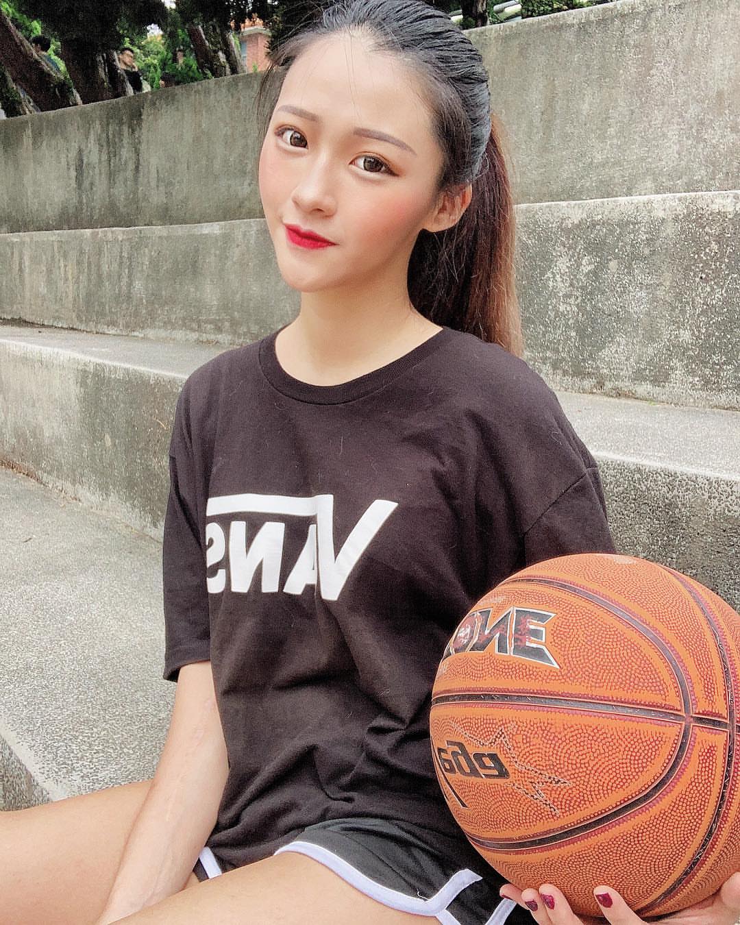 城市小姐林璟文煽情畫面讓人看了心癢癢-第1章-图片3