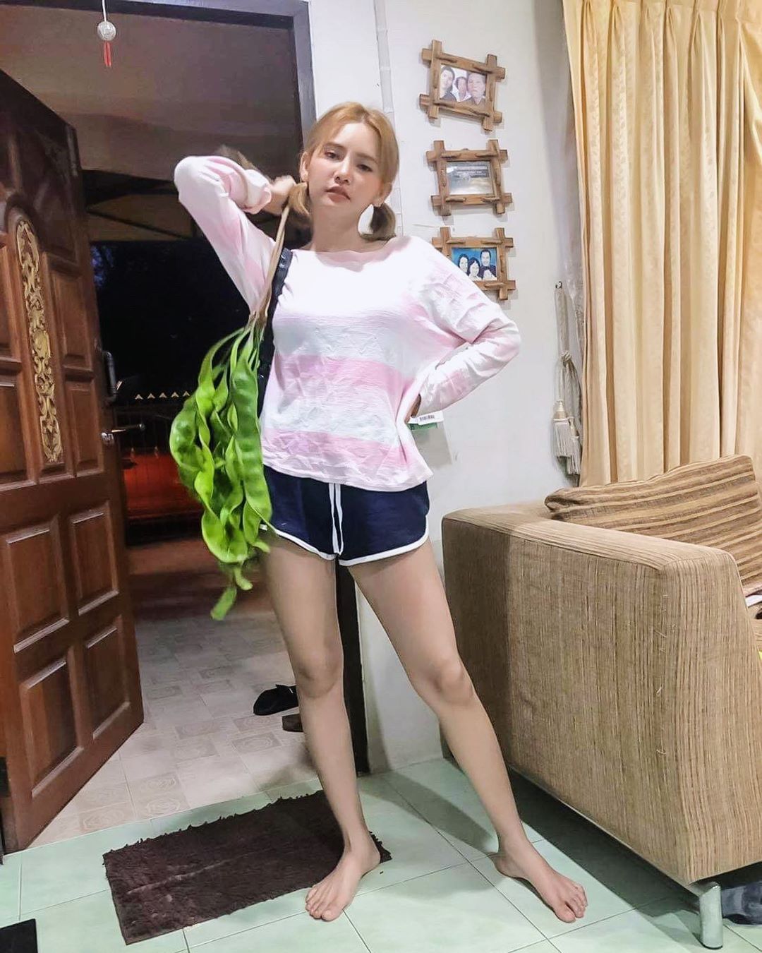 溢出濃濃乳香氣 女神級「嫩腿雪乳」奪得焦點-第1章-图片11