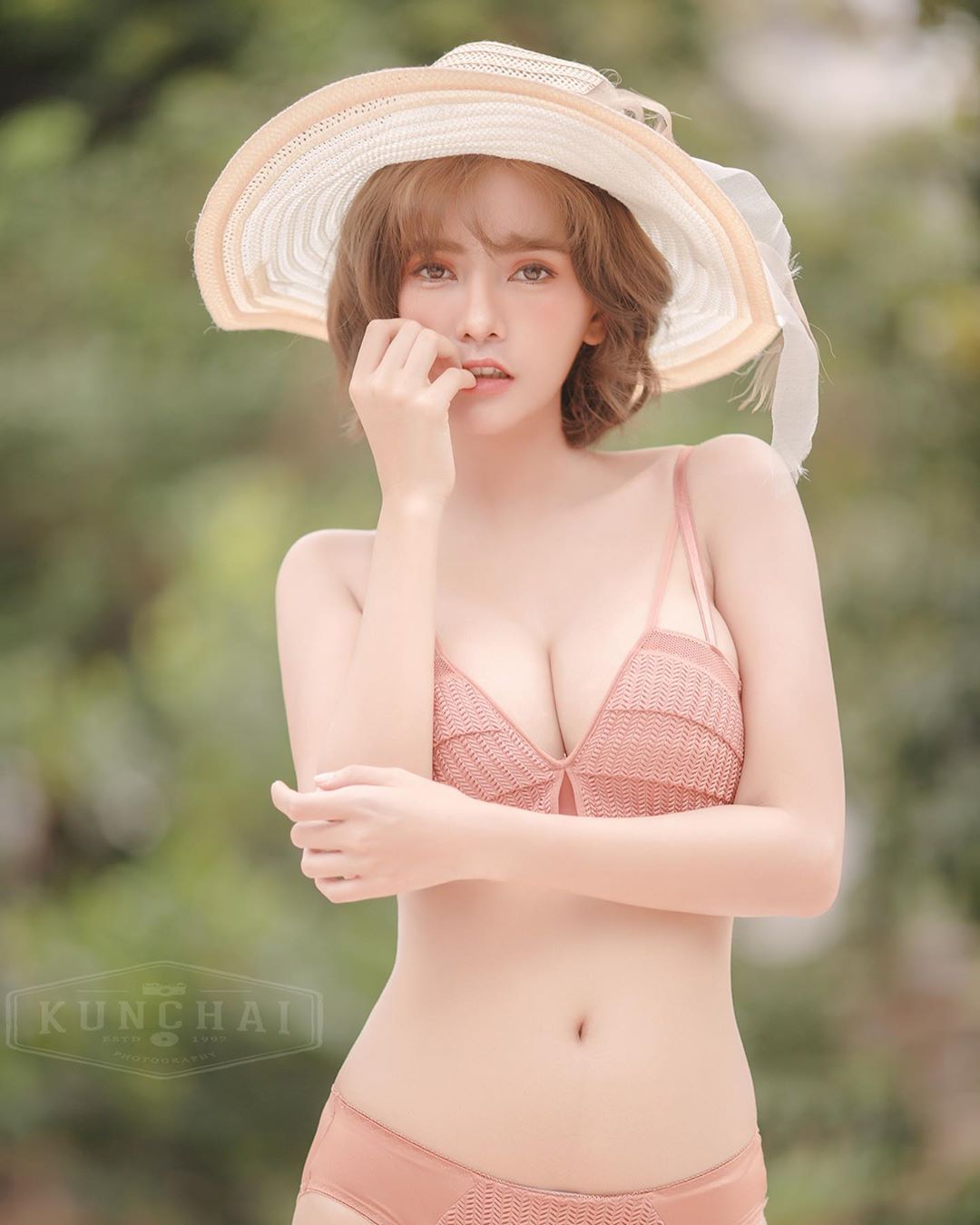 溢出濃濃乳香氣 女神級「嫩腿雪乳」奪得焦點-第1章-图片18