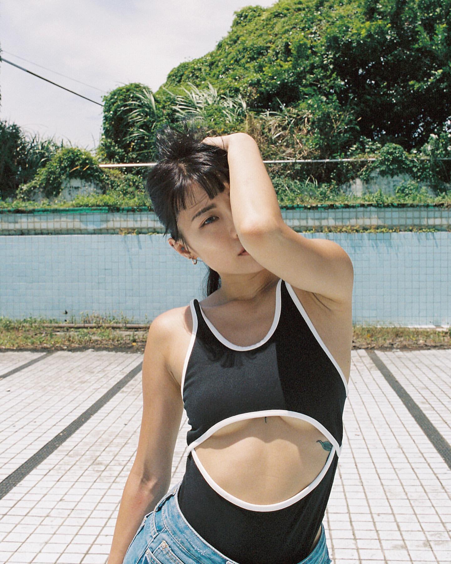 Sexy sexy sister Lina burning curvature makes no trick.-第1章-图片8
