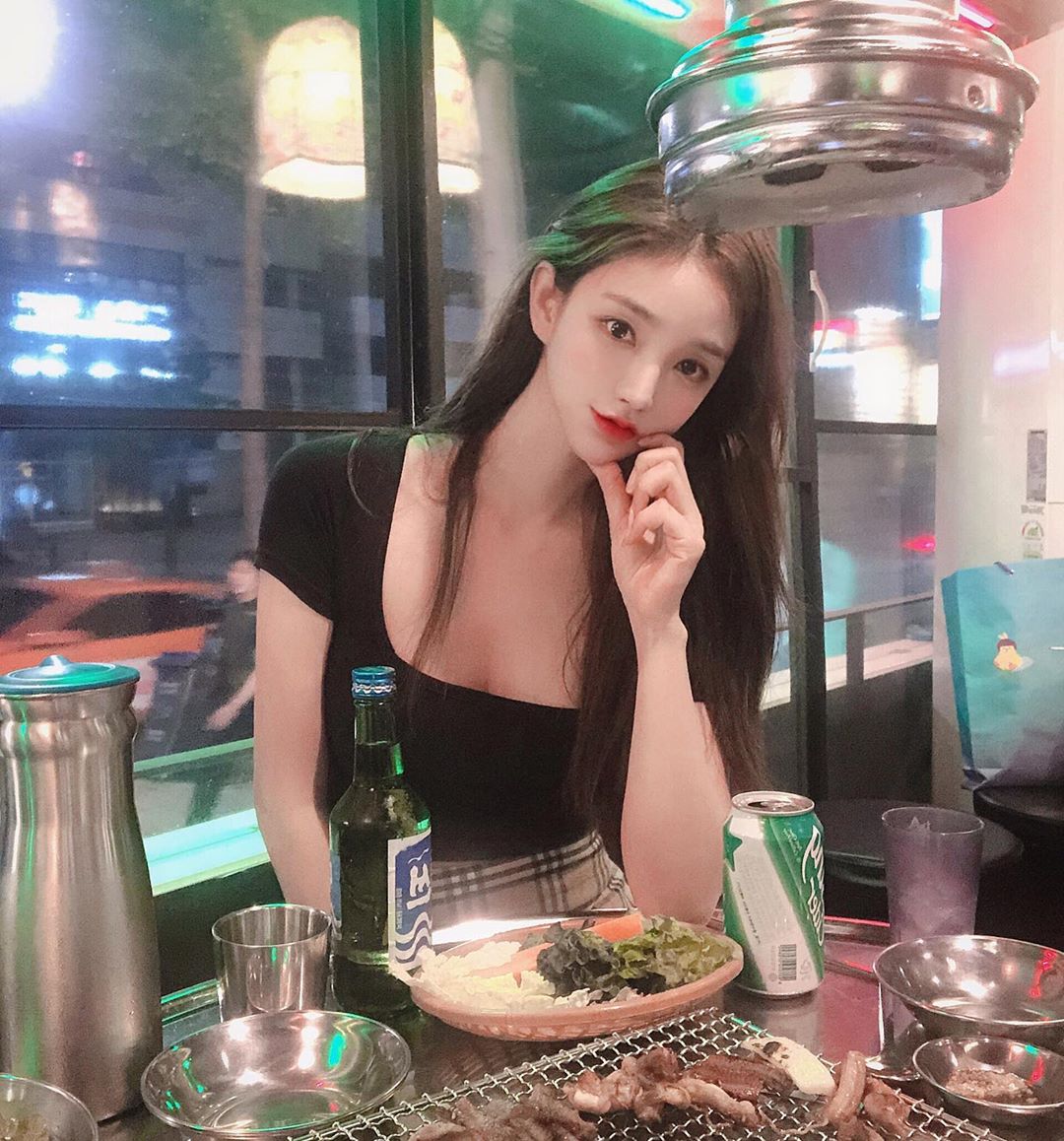 逆天鉛筆腿一看正面更胸 超辣身材藏不住-第1章-图片2