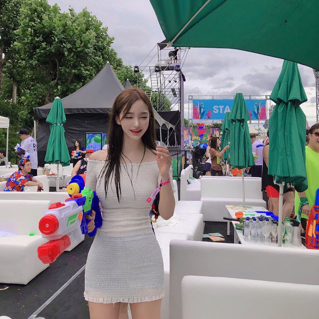 逆天鉛筆腿一看正面更胸 超辣身材藏不住-第1章-图片8