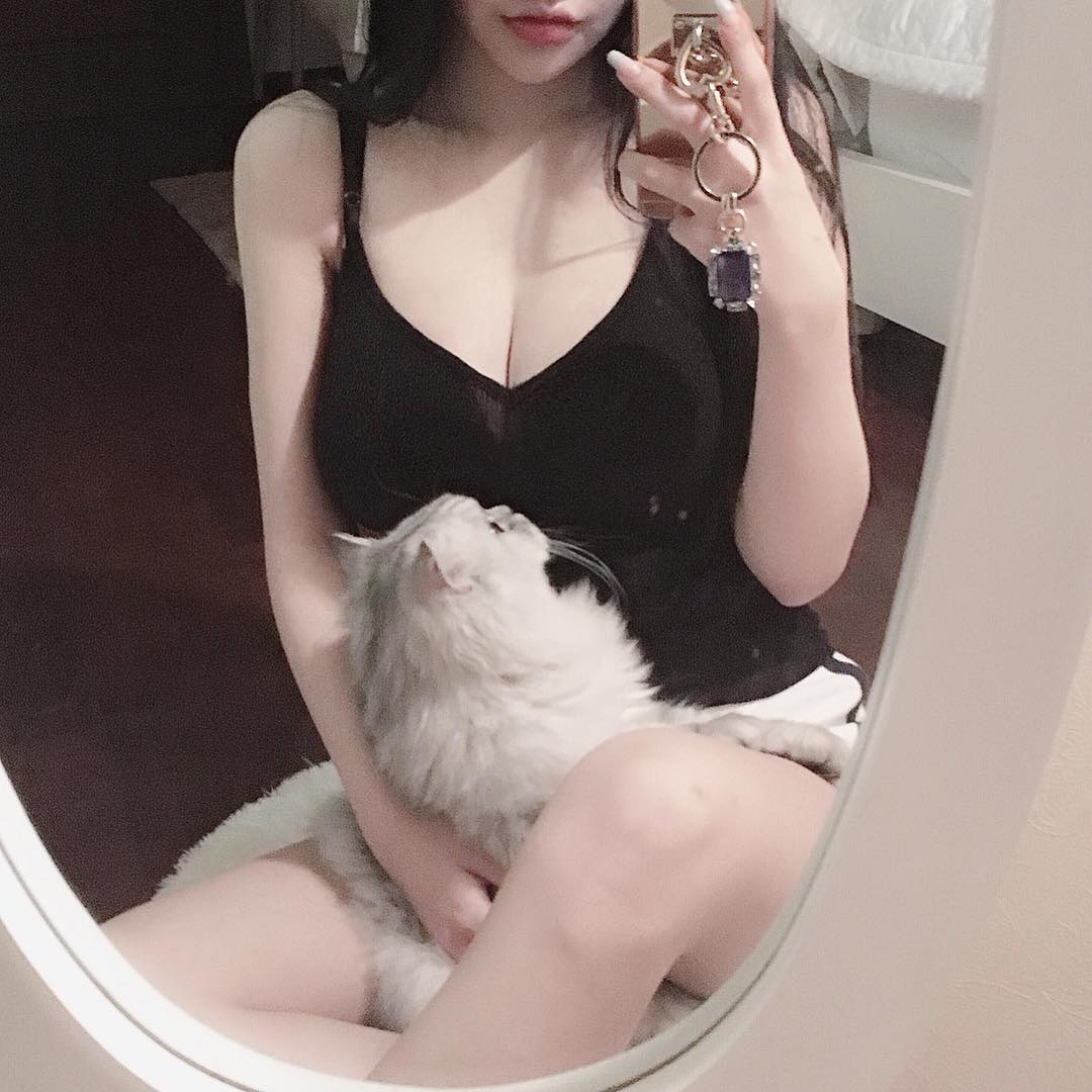 乳量豐沛美乳小甜心 解放深溝好養眼-第1章-图片13