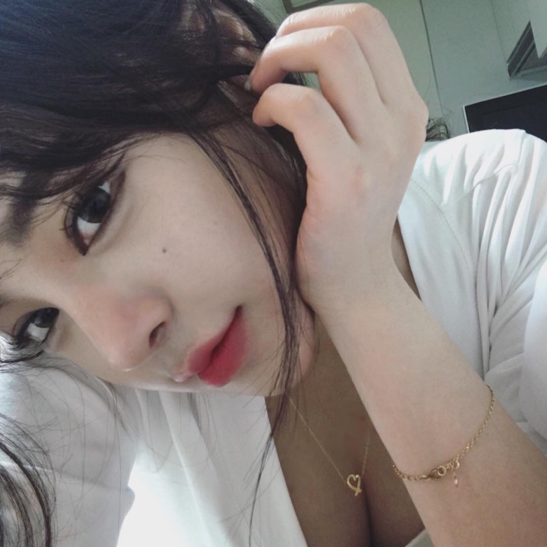 乳量豐沛美乳小甜心 解放深溝好養眼-第1章-图片18