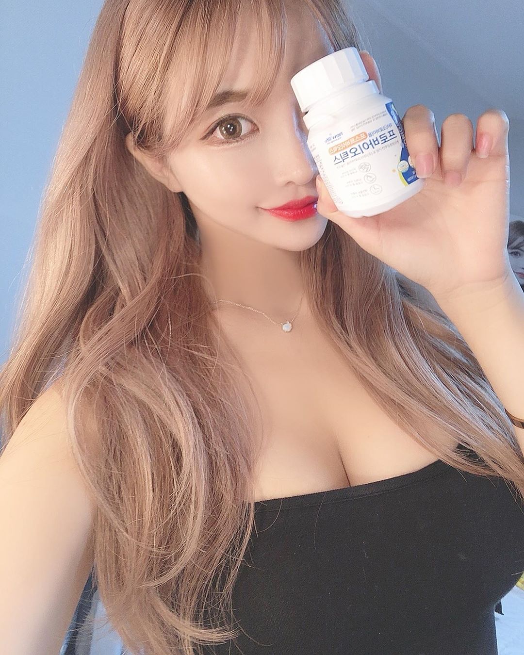 金髮韓妞眼神超放電 挺豪華巨乳撩走網友的心-第1章-图片11