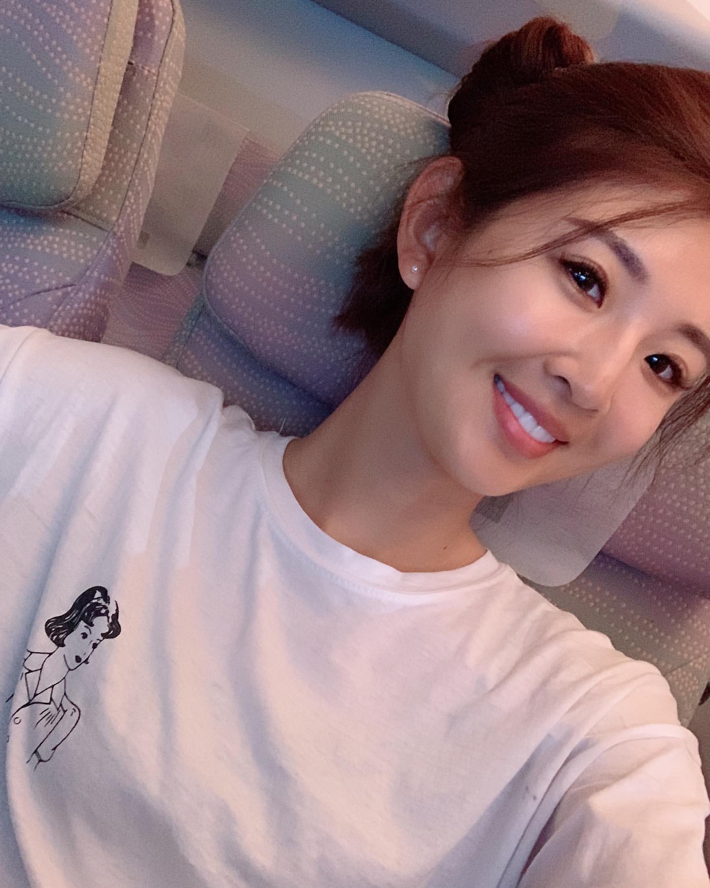Former Airline Clerk Ivy Chao's sweet smile makes the house cry straight in love-第1章-图片1