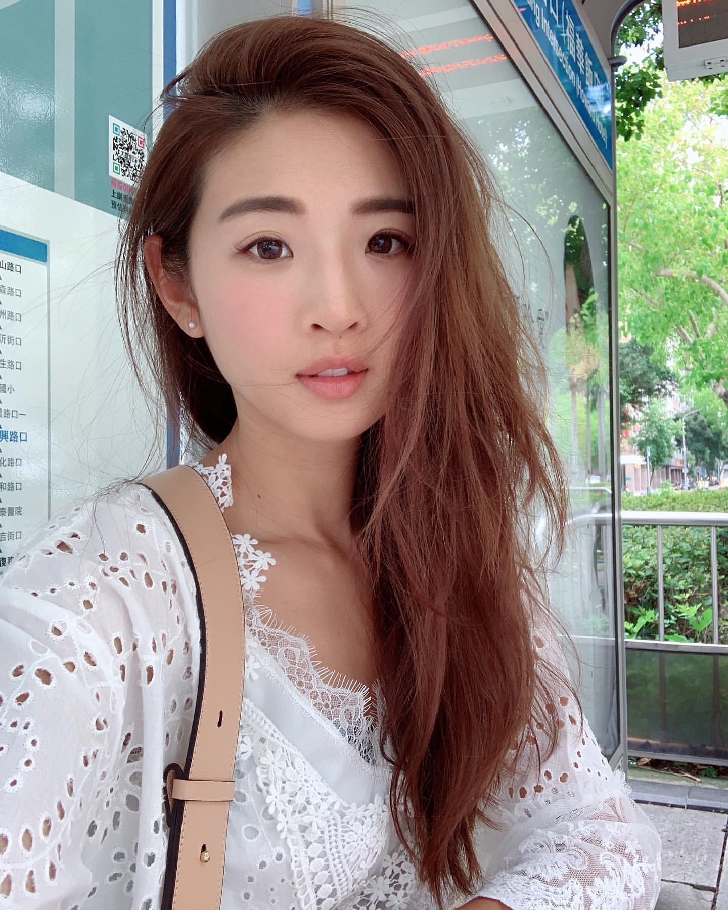 Former Airline Clerk Ivy Chao's sweet smile makes the house cry straight in love-第1章-图片5