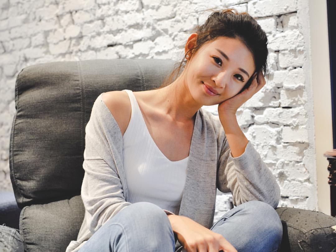 Former Airline Clerk Ivy Chao's sweet smile makes the house cry straight in love-第1章-图片6