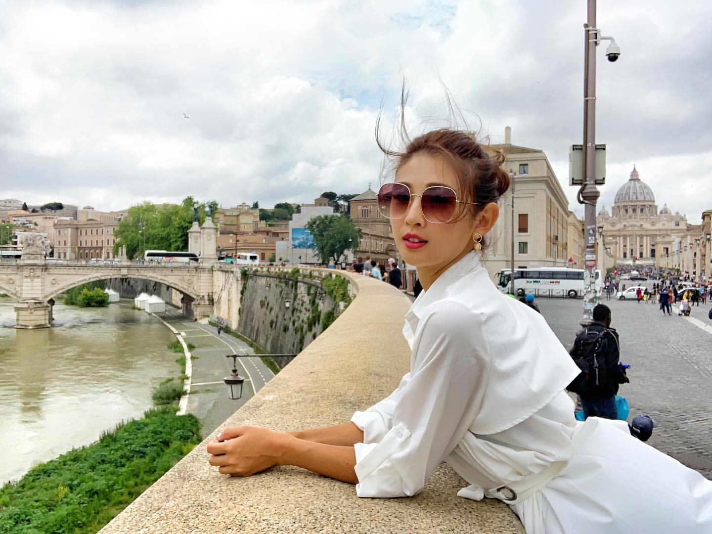 Former Airline Clerk Ivy Chao's sweet smile makes the house cry straight in love-第1章-图片7