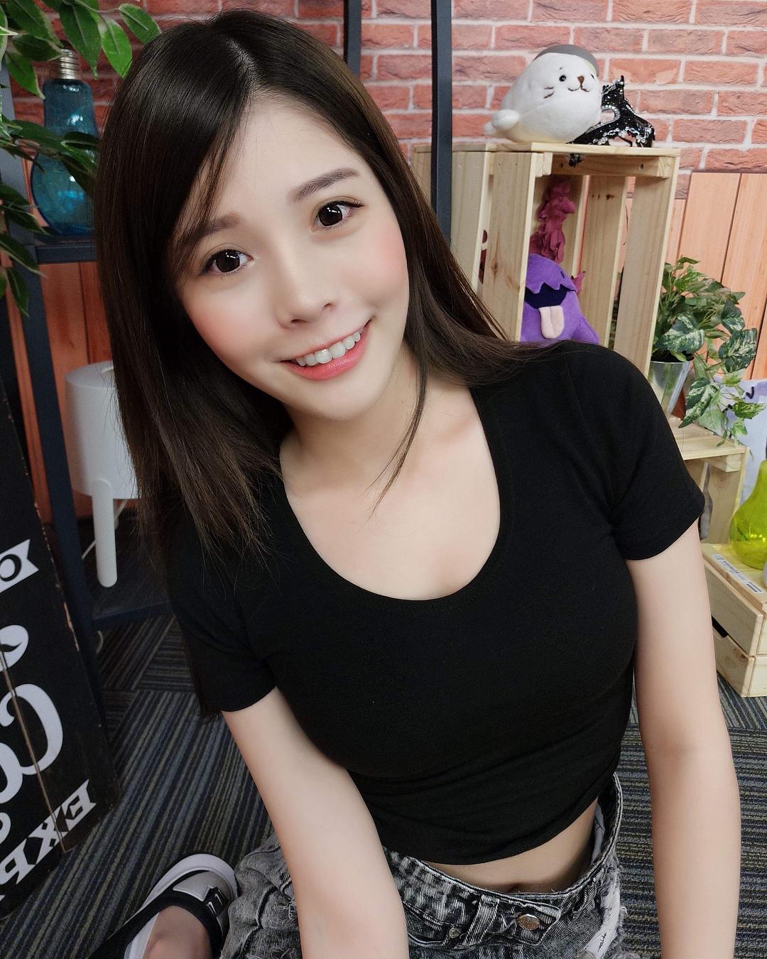 High face value sweet live broadcast Lord Zhao, the house men can't get to come to the chest.-第1章-图片19