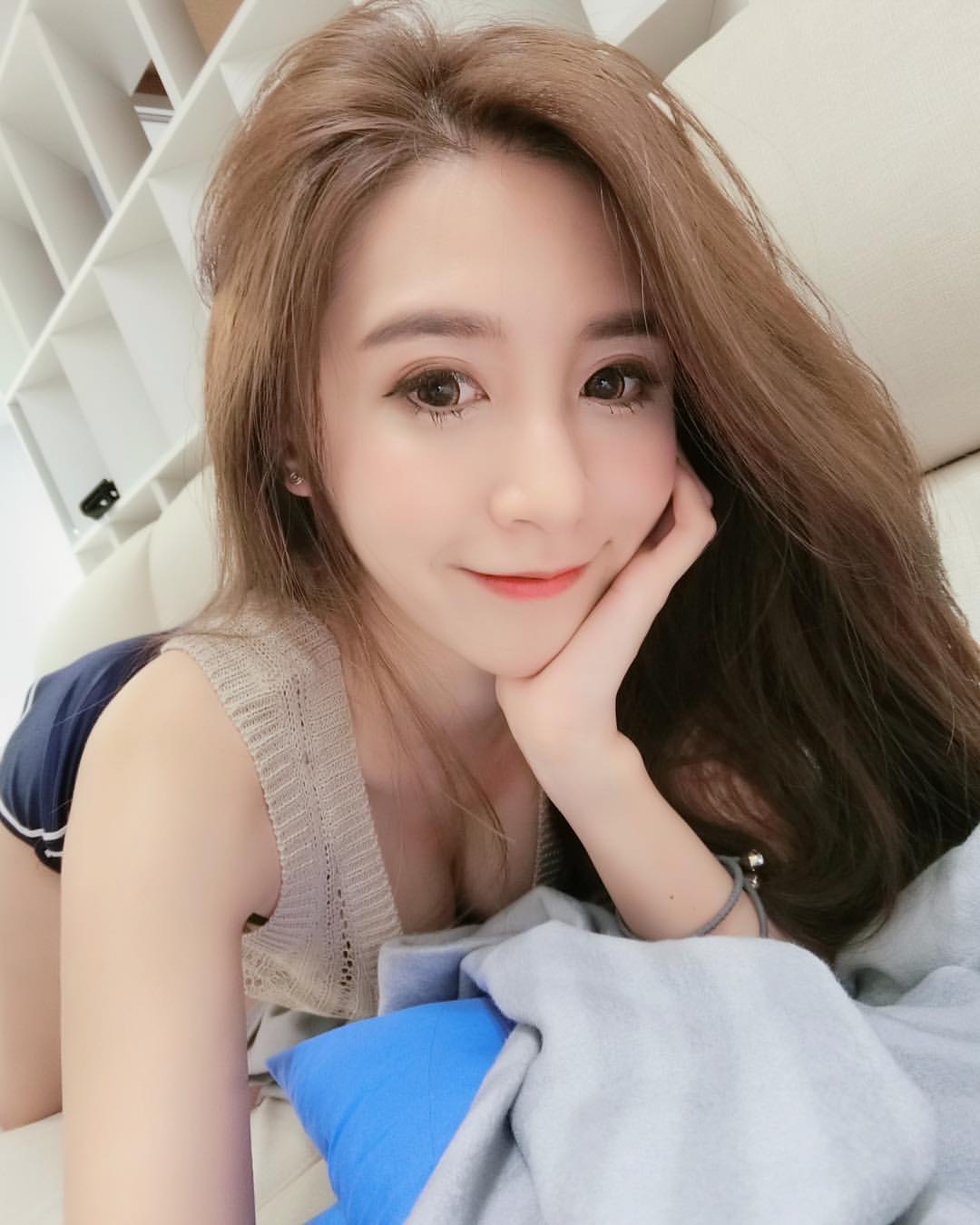 The white-coloured girl shocked the whole scene.-第1章-图片17
