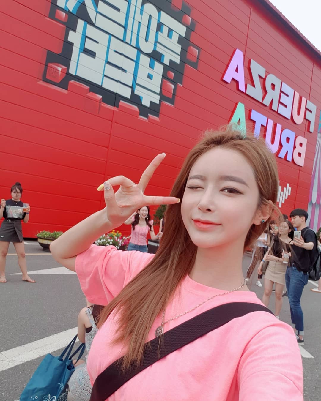 泡菜御姊超顯眼上圍出濃濃乳香氣 光看就讓人動心