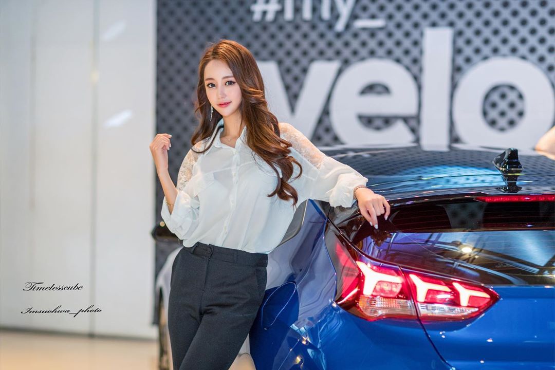 賽車女郎渾圓雙峰加上火辣蠻腰 殺傷力太強無法抵擋-第1章-图片3