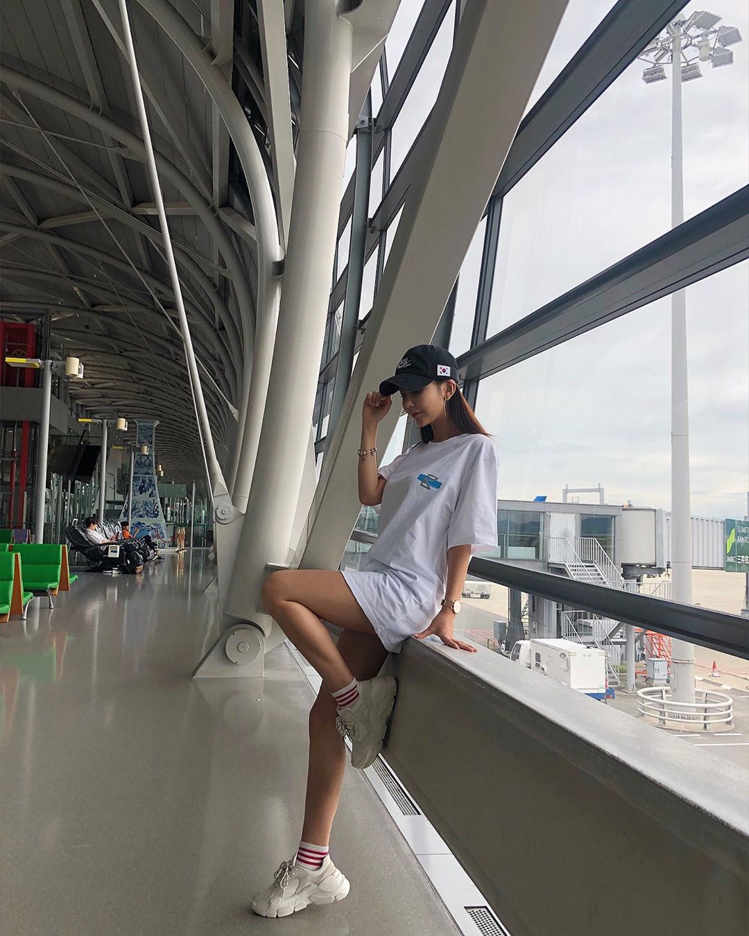 賽車女郎渾圓雙峰加上火辣蠻腰 殺傷力太強無法抵擋-第1章-图片10