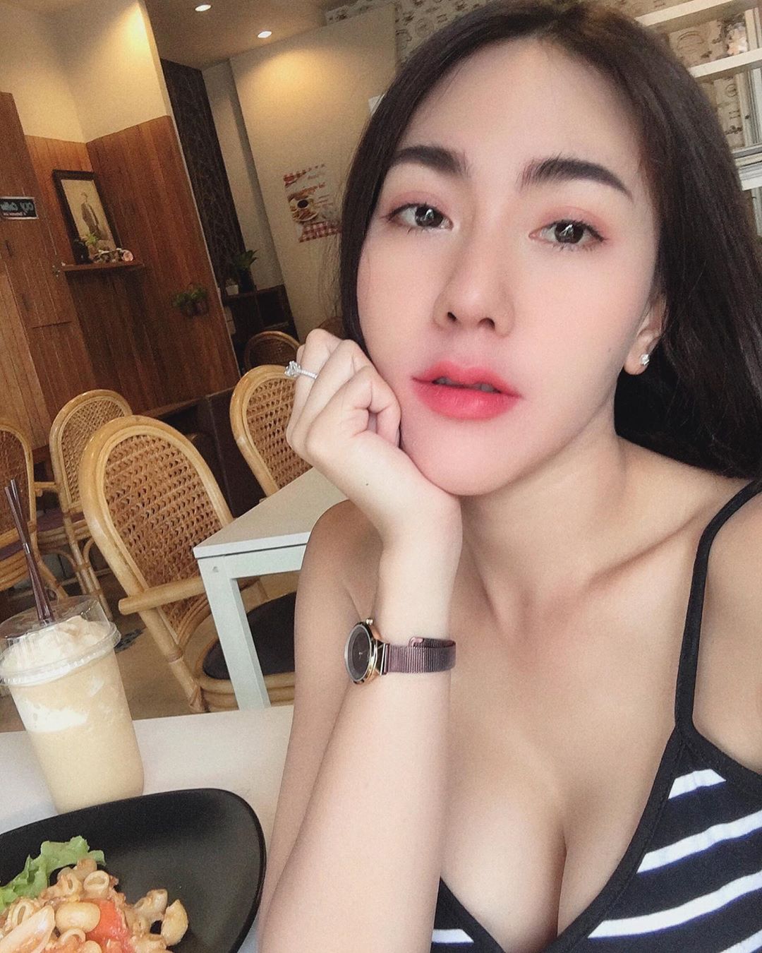 每個角度看都無死角 豪放露胸勾魂所有人-第1章-图片14