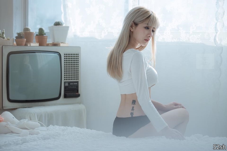 曼谷爆乳白髮小魔女 Lookgade Chadaporn-第1章-图片5