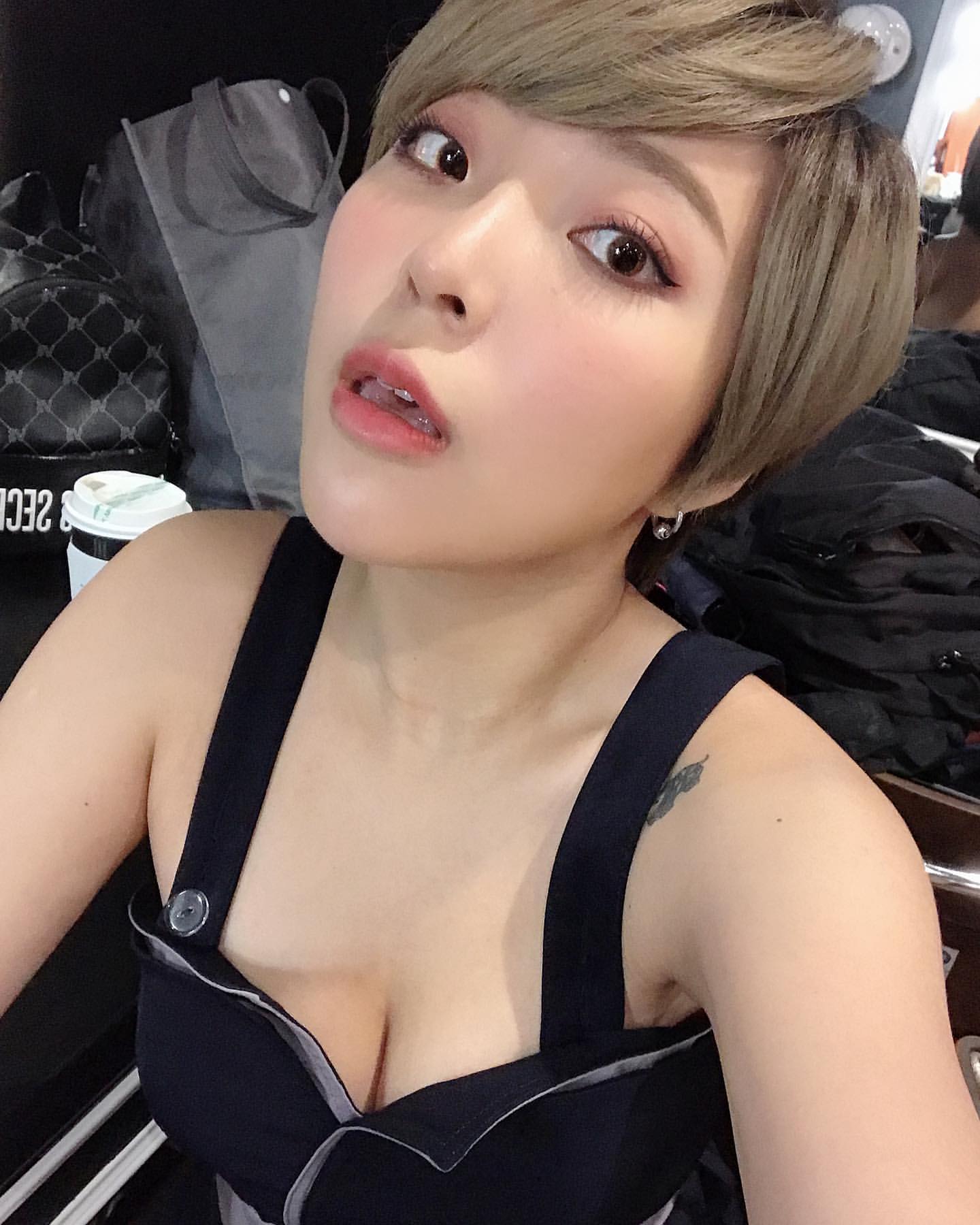 豪放巨乳教主宛宛兒撫摸嬌喘放電挑戰你的理智線-第1章-图片4