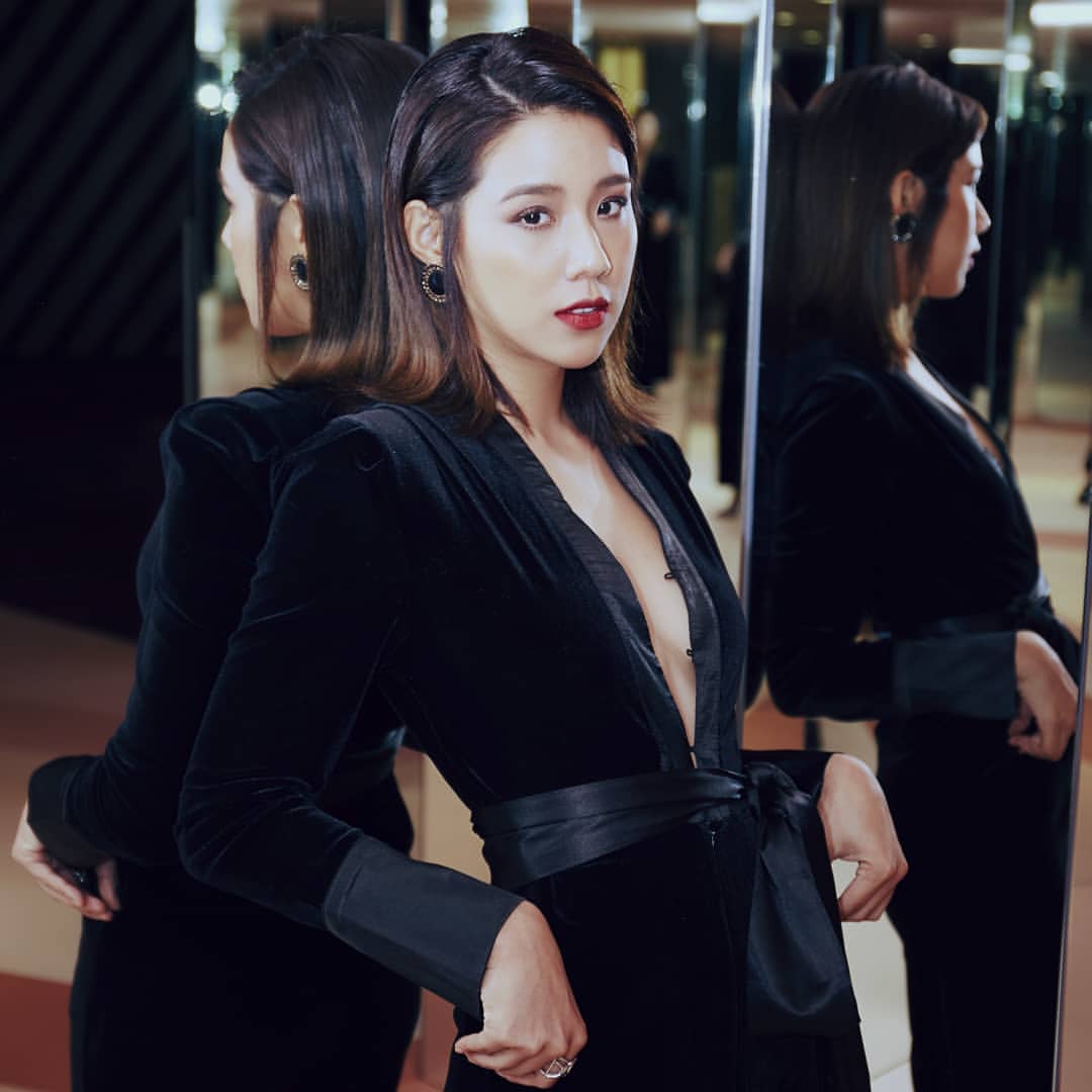 闆娘Jessie傲人隱乳配上逆天長腿誘惑力無法擋-第1章-图片17
