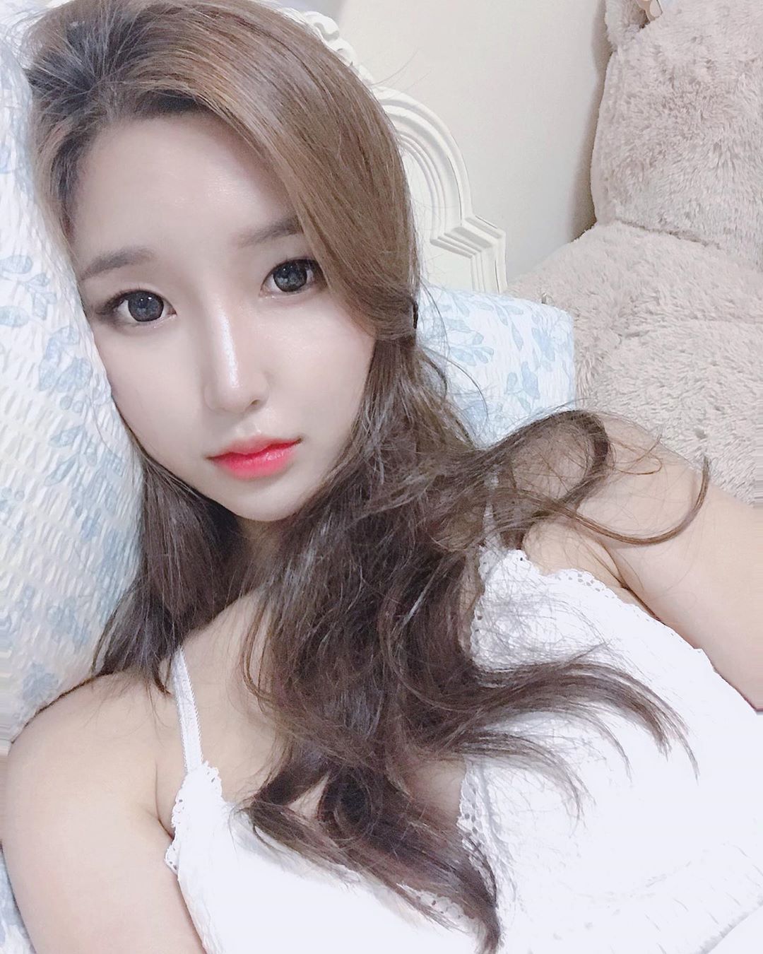 成熟美風格韓姐 渾圓胸型超搶眼引人遐想