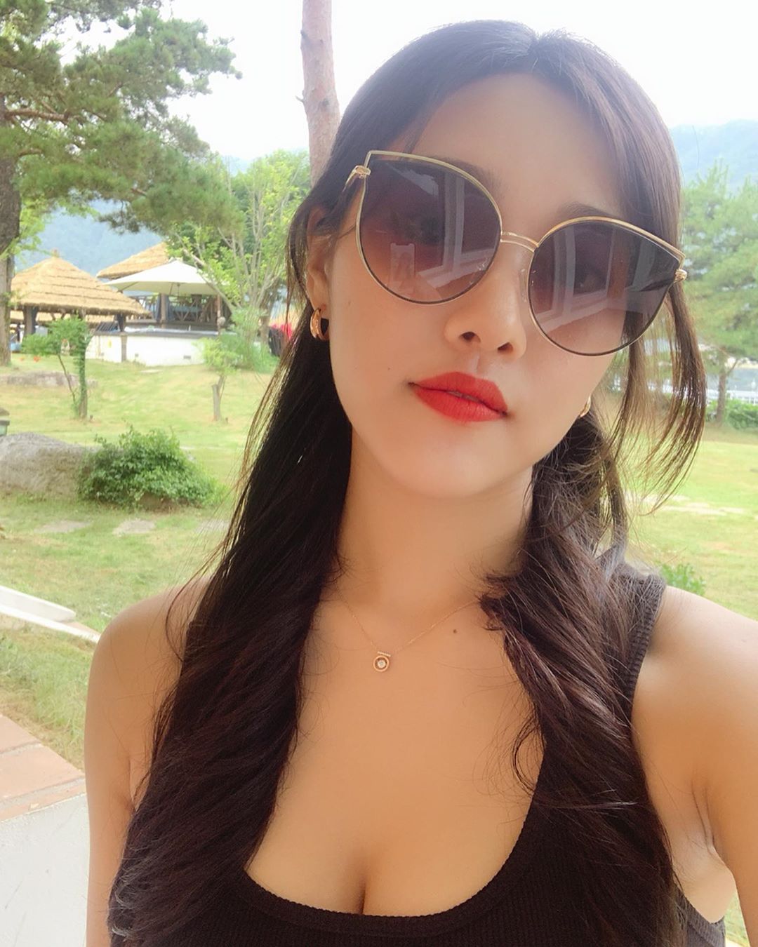 無暇神顏值一個笑容 挺出傲人身材讓網友躁動-第1章-图片3