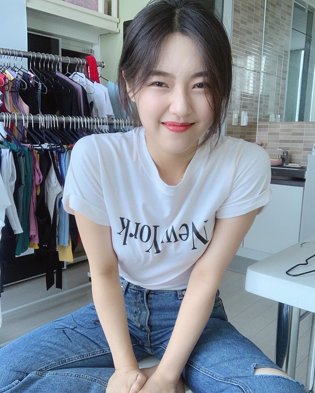 無暇神顏值一個笑容 挺出傲人身材讓網友躁動