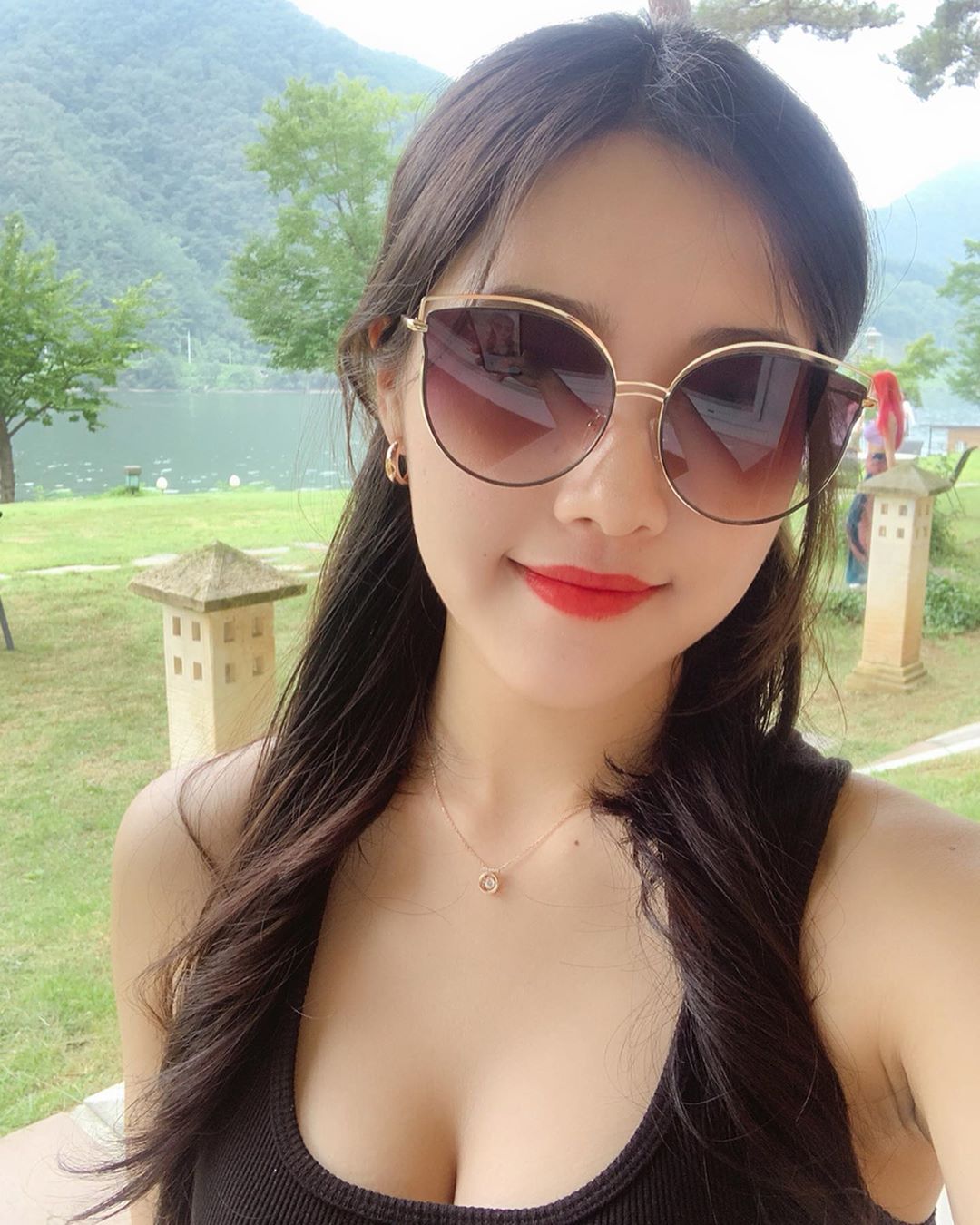 無暇神顏值一個笑容 挺出傲人身材讓網友躁動-第1章-图片4