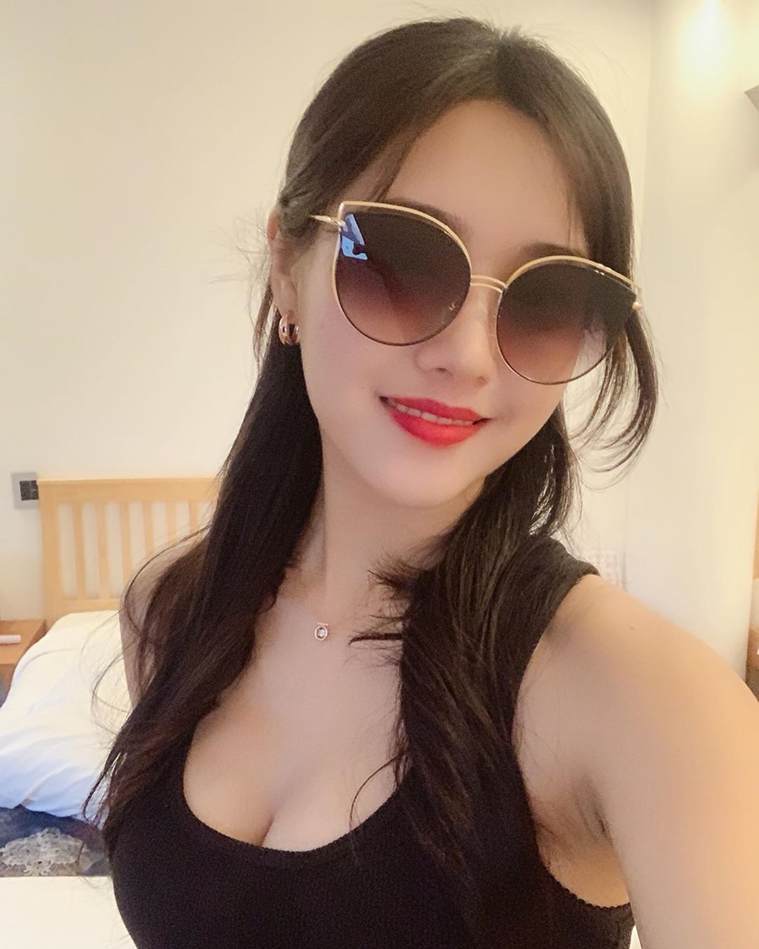 無暇神顏值一個笑容 挺出傲人身材讓網友躁動-第1章-图片5