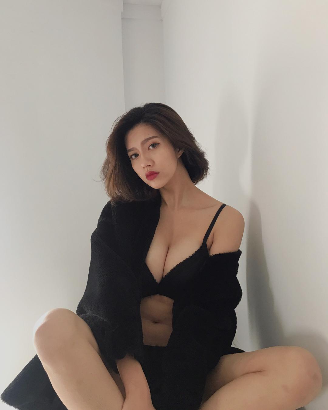 High-quality Taiwanese sister Sansan Sansan Yellow Big Belly Bikini Under Bitter-第1章-图片5
