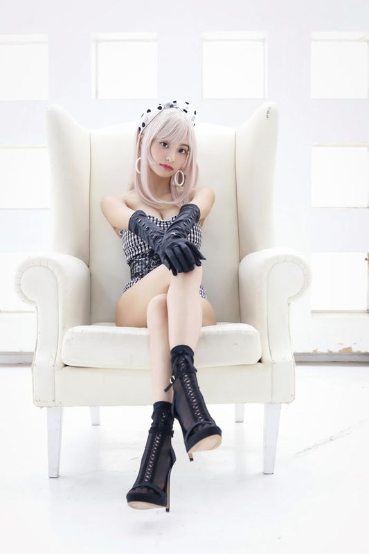 花咲れあ、普段は歯科助手として働くグラビア界の問題児・ランジェリー姿で著せ替え...-第1章-图片3