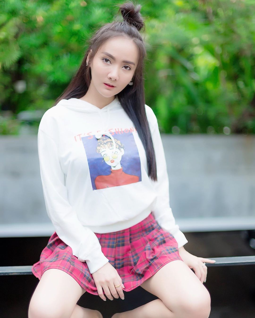 大開深V露胸裝 超深乳溝往前傾不害羞-第1章-图片2