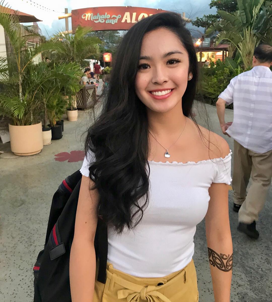 笑容甜到長龍眼蜂蜜的~Karen-第1章-图片2