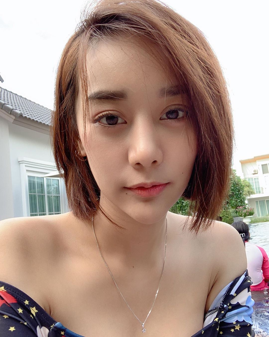 短髮巨奶妹 超勾人眼神看了就頭暈眼花-第1章-图片2