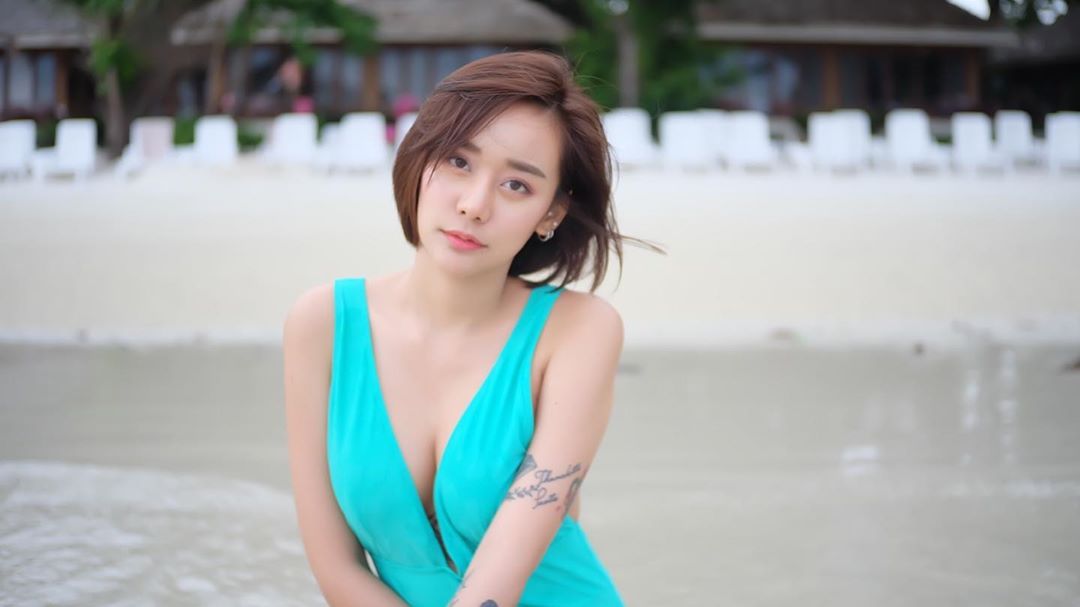 短髮巨奶妹 超勾人眼神看了就頭暈眼花-第1章-图片4