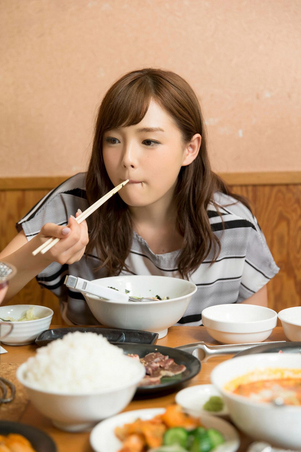 大秀性感歐派！篠崎愛展現出最火辣的一面-第1章-图片7