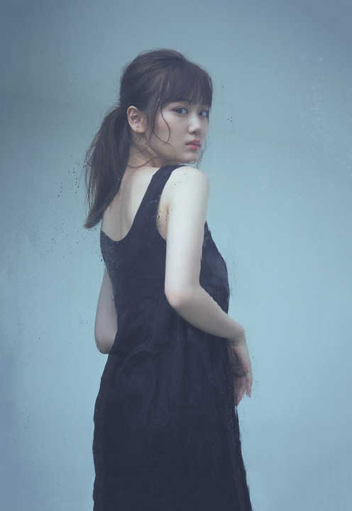 山下美月、乃木坂3期生エース山下美月、美肌が際立つヌーディーなキャミ姿でSEXYな色...-第1章-图片2