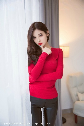 女神的緊身黑皮褲大長腿-第1章-图片1