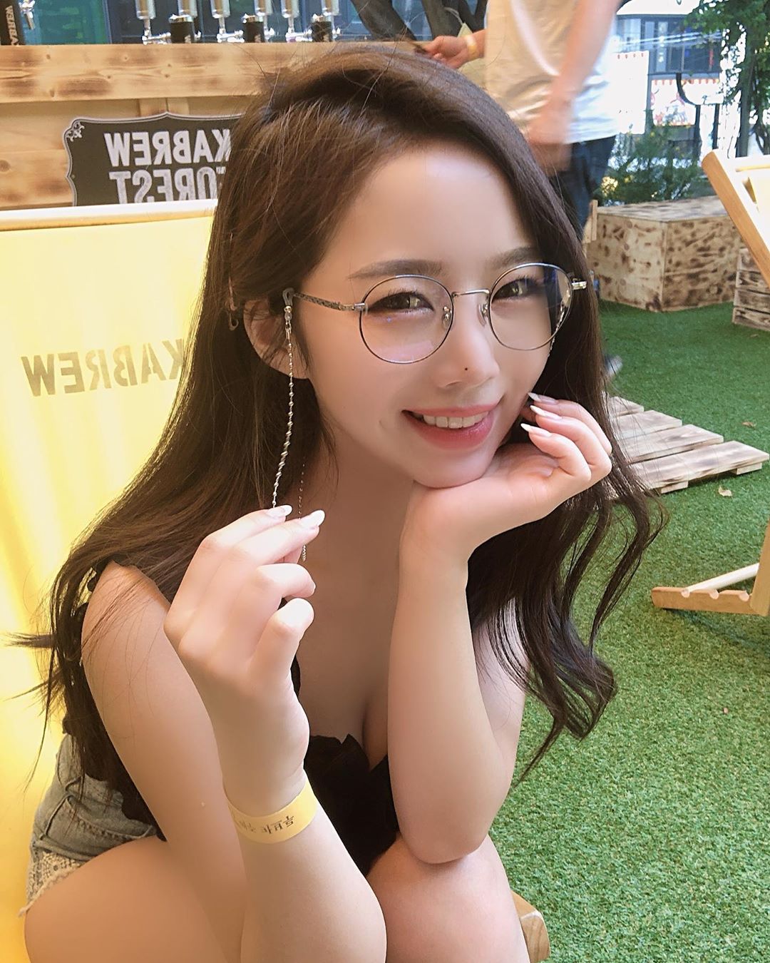 麻豆五官配上緊實木瓜奶 S級身形角度超邪惡-第1章-图片12