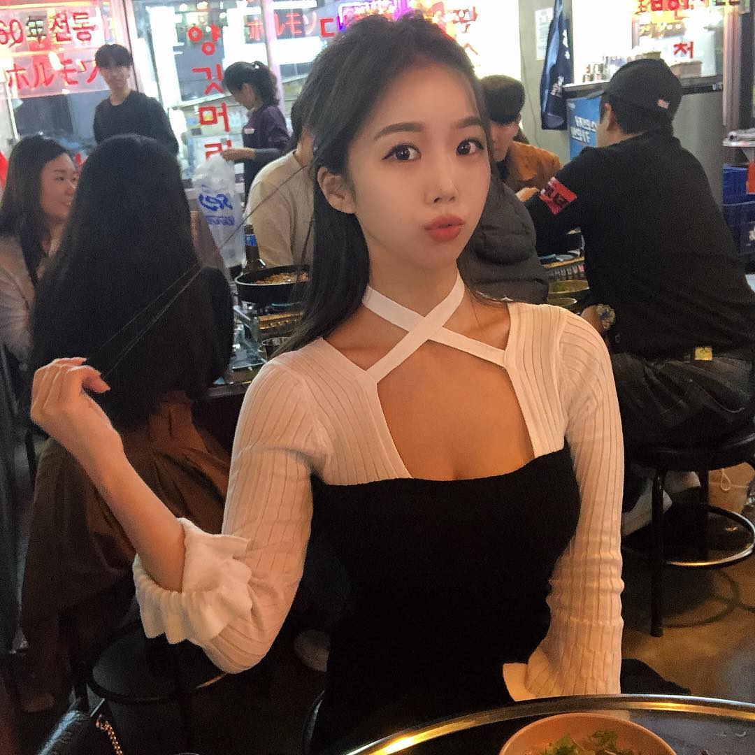 麻豆五官配上緊實木瓜奶 S級身形角度超邪惡-第1章-图片17