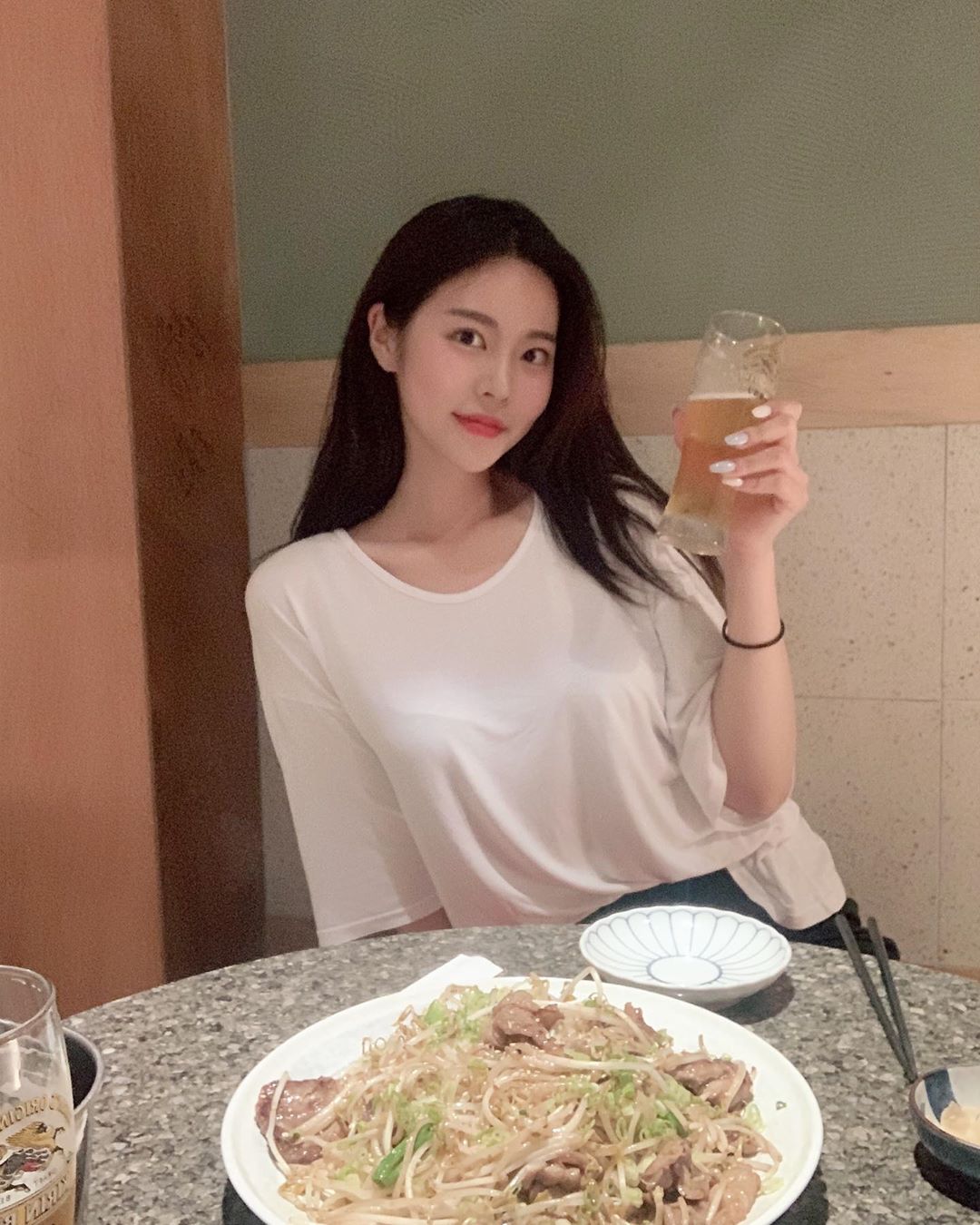 圓潤滑嫩極致美胸 過於顯眼再多露一點不介意-第1章-图片6