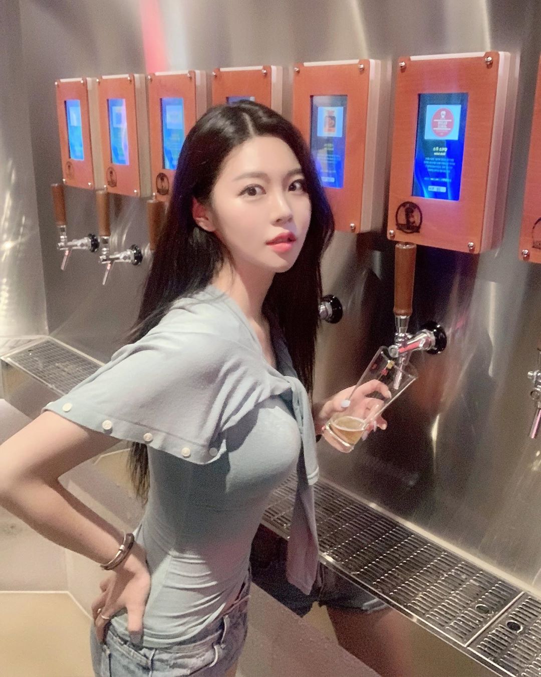 圓潤滑嫩極致美胸 過於顯眼再多露一點不介意-第1章-图片5